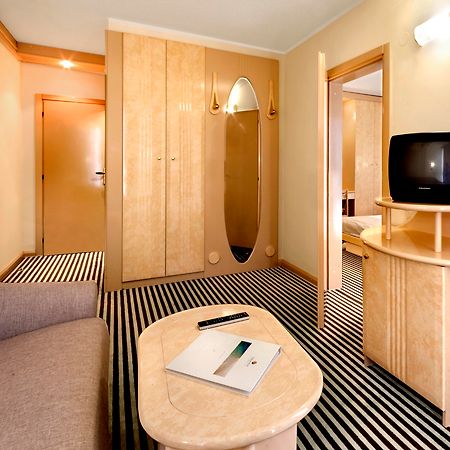 פורץ Hotel Istra Plava Laguna מראה חיצוני תמונה