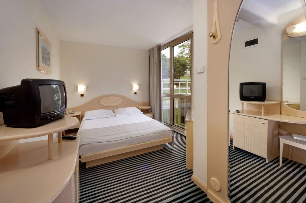 פורץ Hotel Istra Plava Laguna מראה חיצוני תמונה