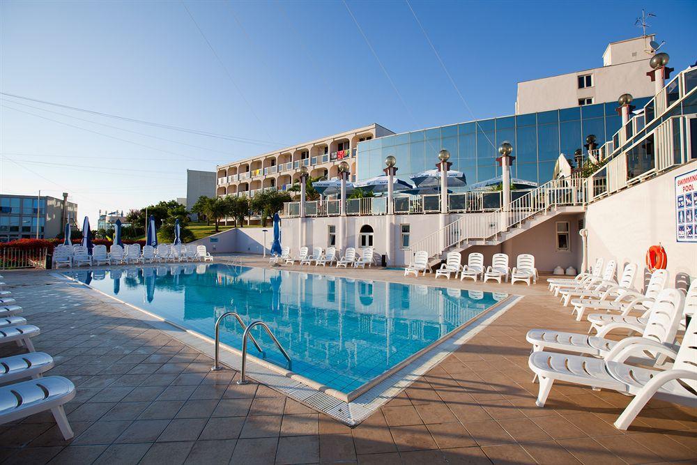 פורץ Hotel Istra Plava Laguna מראה חיצוני תמונה