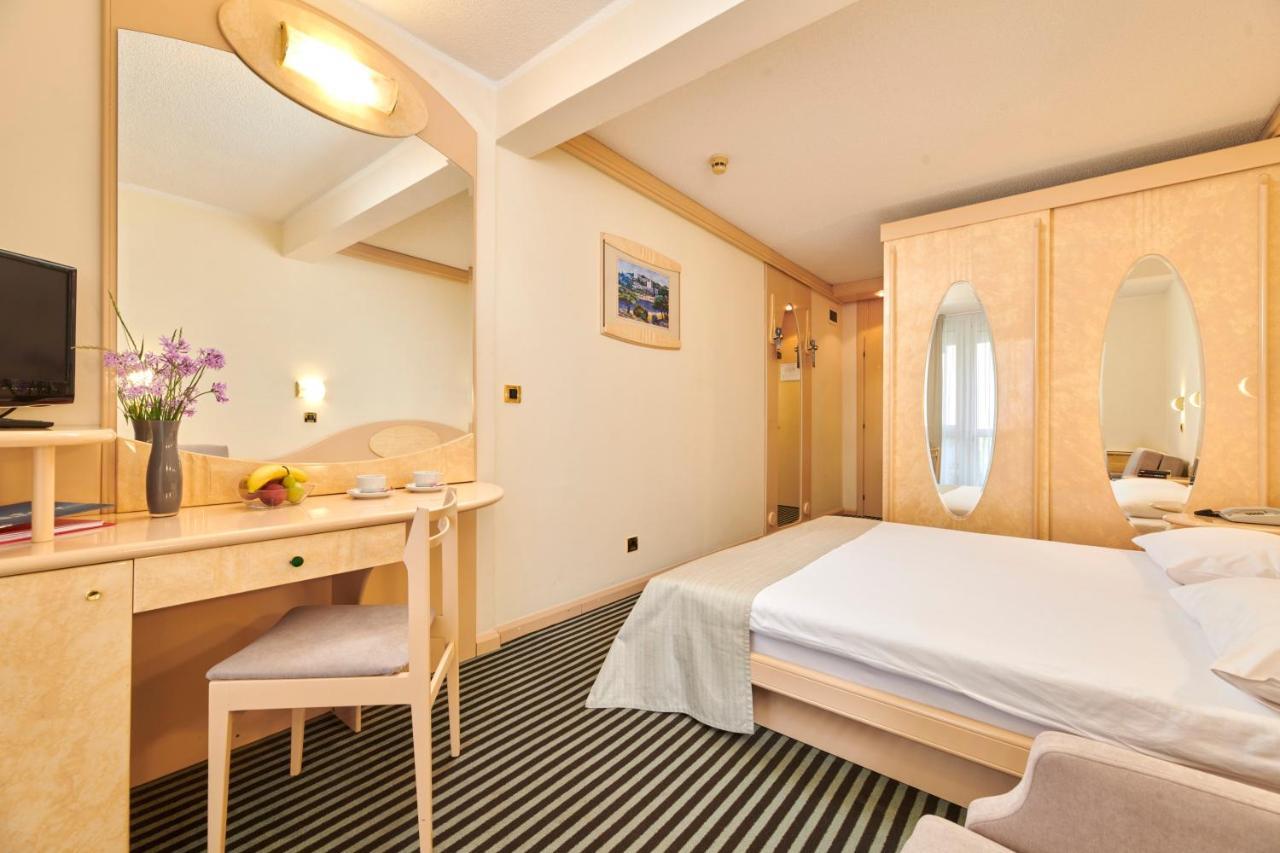 פורץ Hotel Istra Plava Laguna מראה חיצוני תמונה