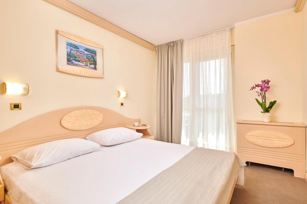 פורץ Hotel Istra Plava Laguna מראה חיצוני תמונה