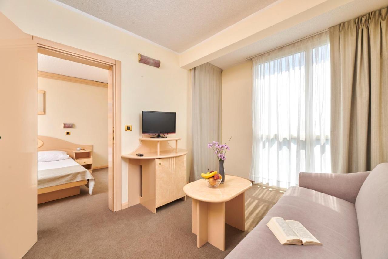 פורץ Hotel Istra Plava Laguna מראה חיצוני תמונה