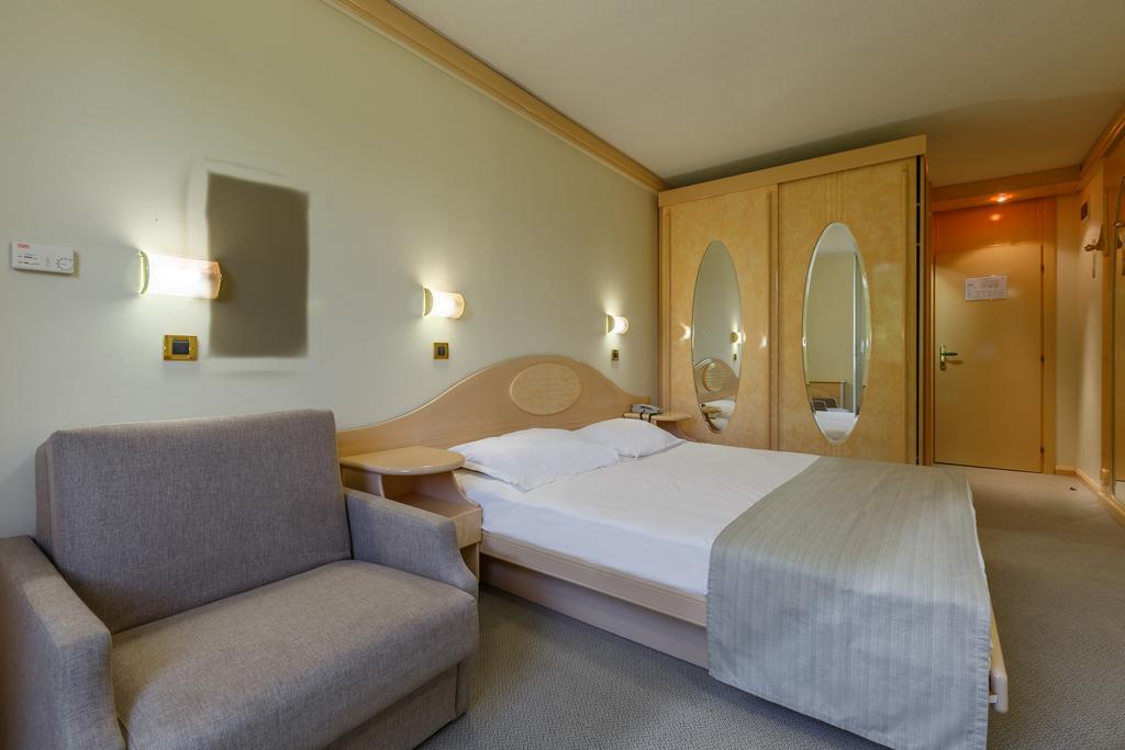 פורץ Hotel Istra Plava Laguna מראה חיצוני תמונה