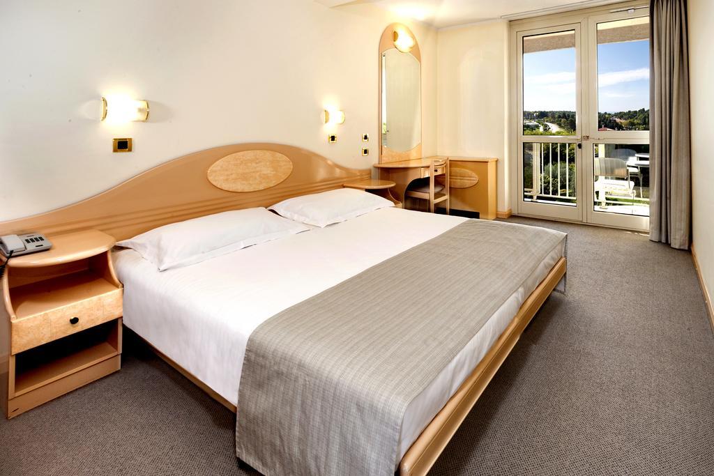 פורץ Hotel Istra Plava Laguna מראה חיצוני תמונה