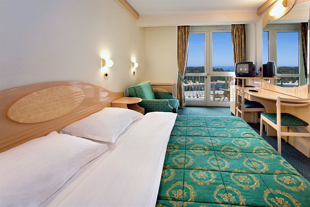 פורץ Hotel Istra Plava Laguna מראה חיצוני תמונה